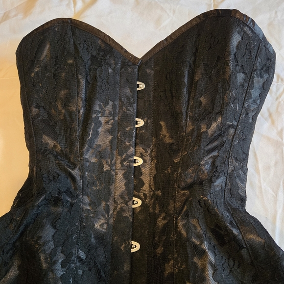 Alt Noir black lace overbust skirted corset size small - Picture 3 of 11